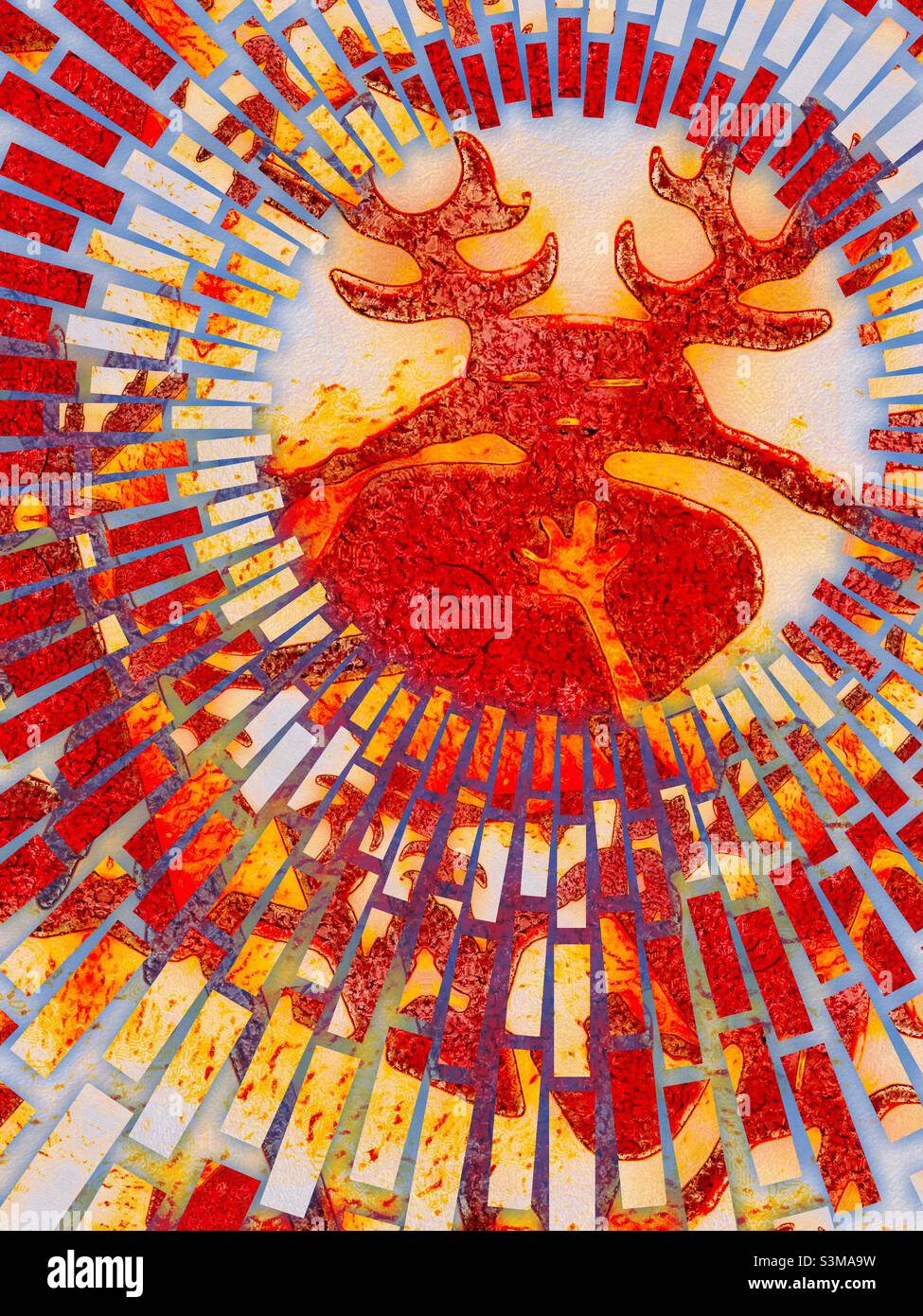 Una foto di un knick knack indiano utilizzato come accento domestico è stata modificata digitalmente, creando un'illustrazione strabiliante di colore rosso, che ha poi avuto una tonalità bluastra prismatica aggiunta come cornice. - Immagine stock catturata con smartphone