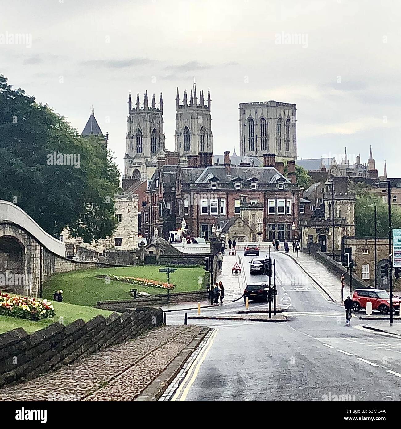 Vista lontana di York Minster in Inghilterra, Regno Unito Foto Stock