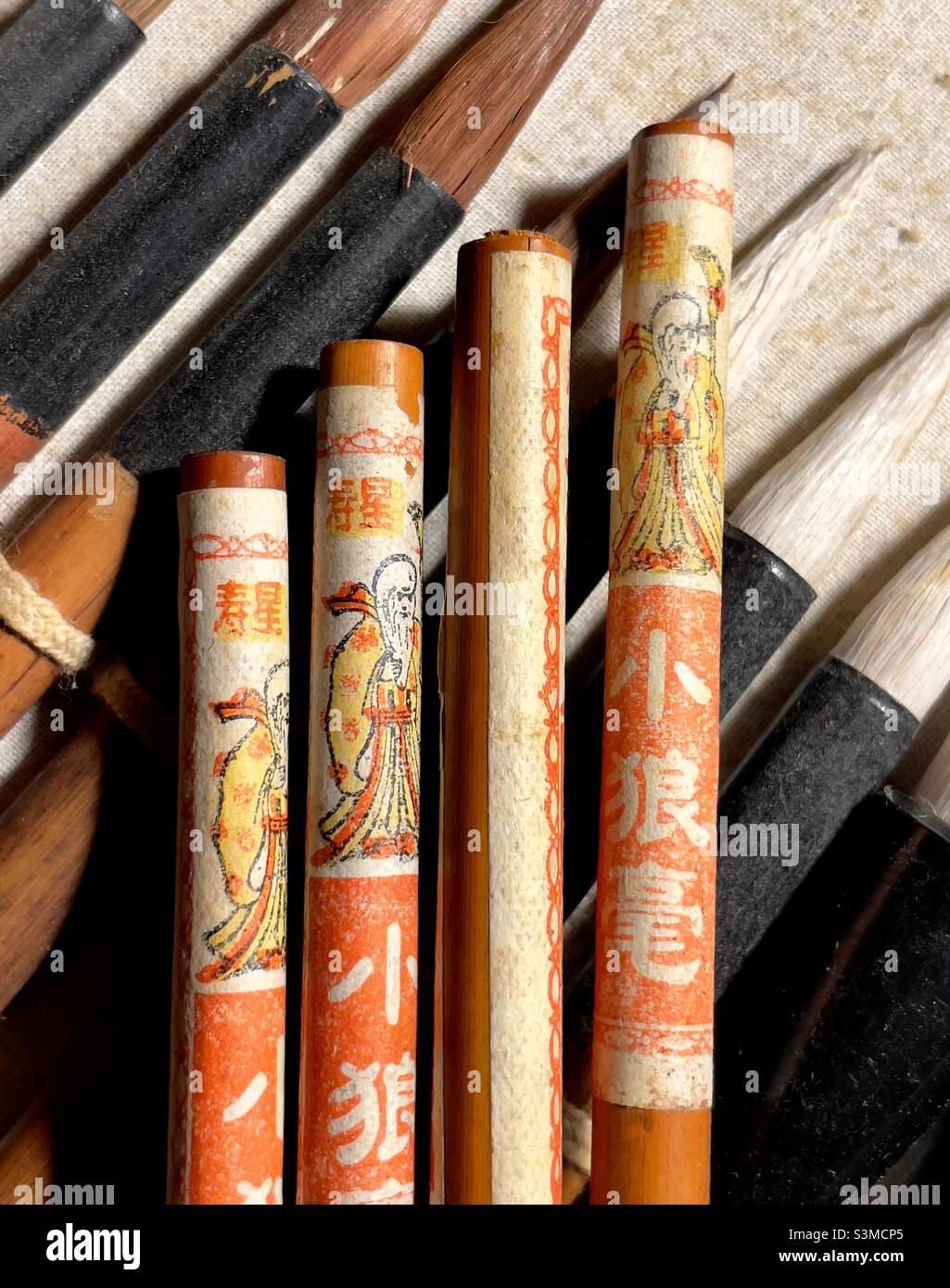 Primo piano delle etichette su un set di pennelli per scrittura cinesi Foto Stock