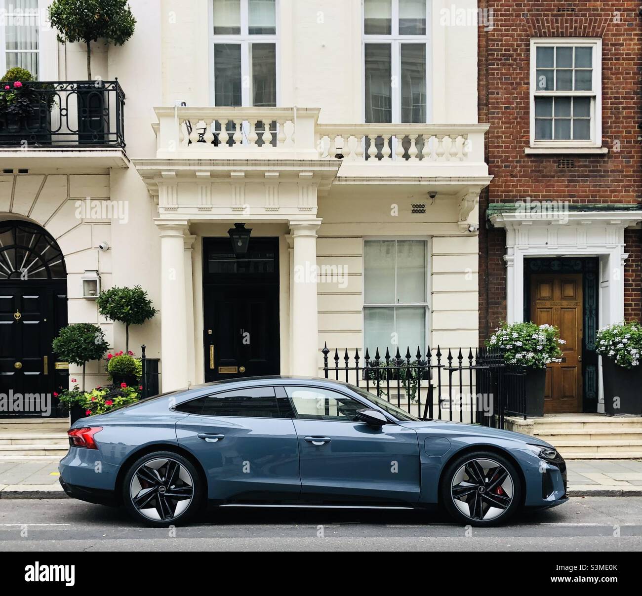 Audi RS e-Tron GT Carbon Vorsprung - Mayfair London - Immagine stock catturata con smartphone