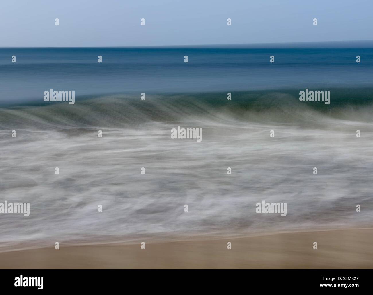Un modo artistico per mostrare un moto d'onda marina Foto Stock