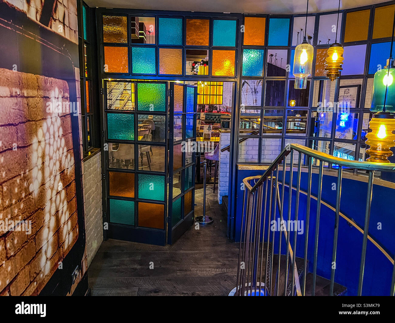 Ingresso ad un bar alla moda a Leeds Foto Stock