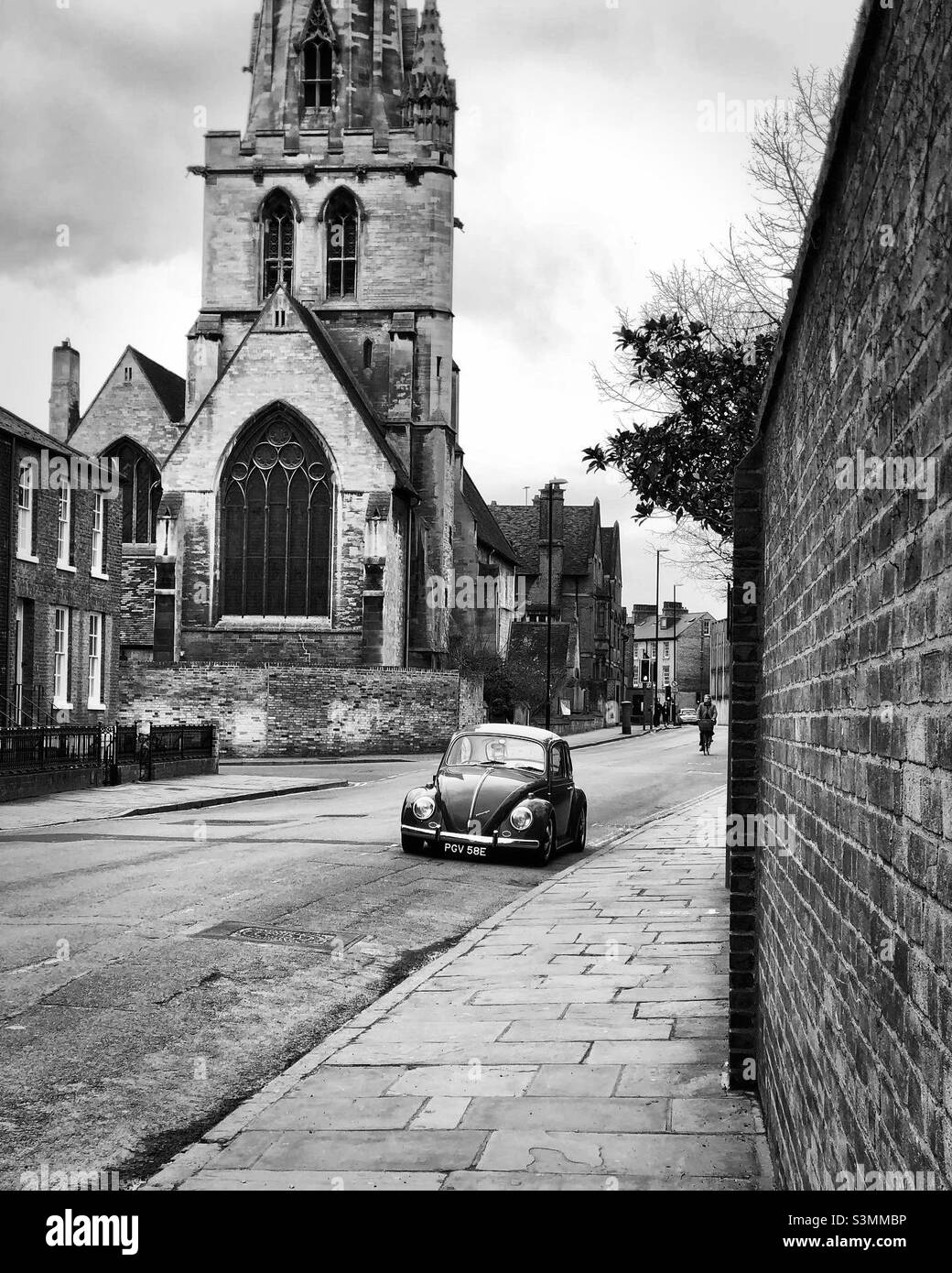VW Beetle UK, Cambridge, Black & White, Vintage - Immagine stock catturata con smartphone