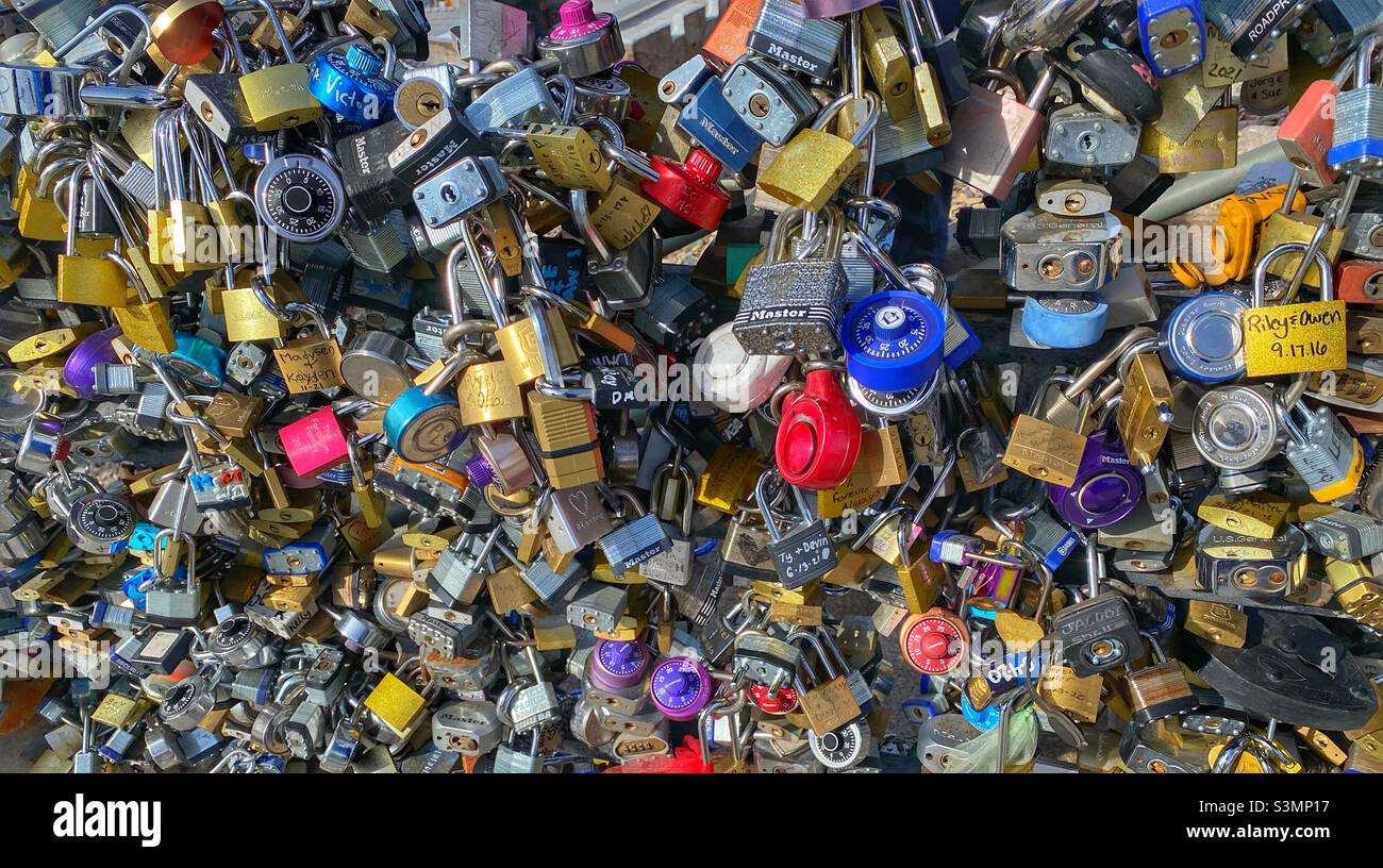 Love serrature sul London Bridge in Lake Havasu Arizona Foto Stock