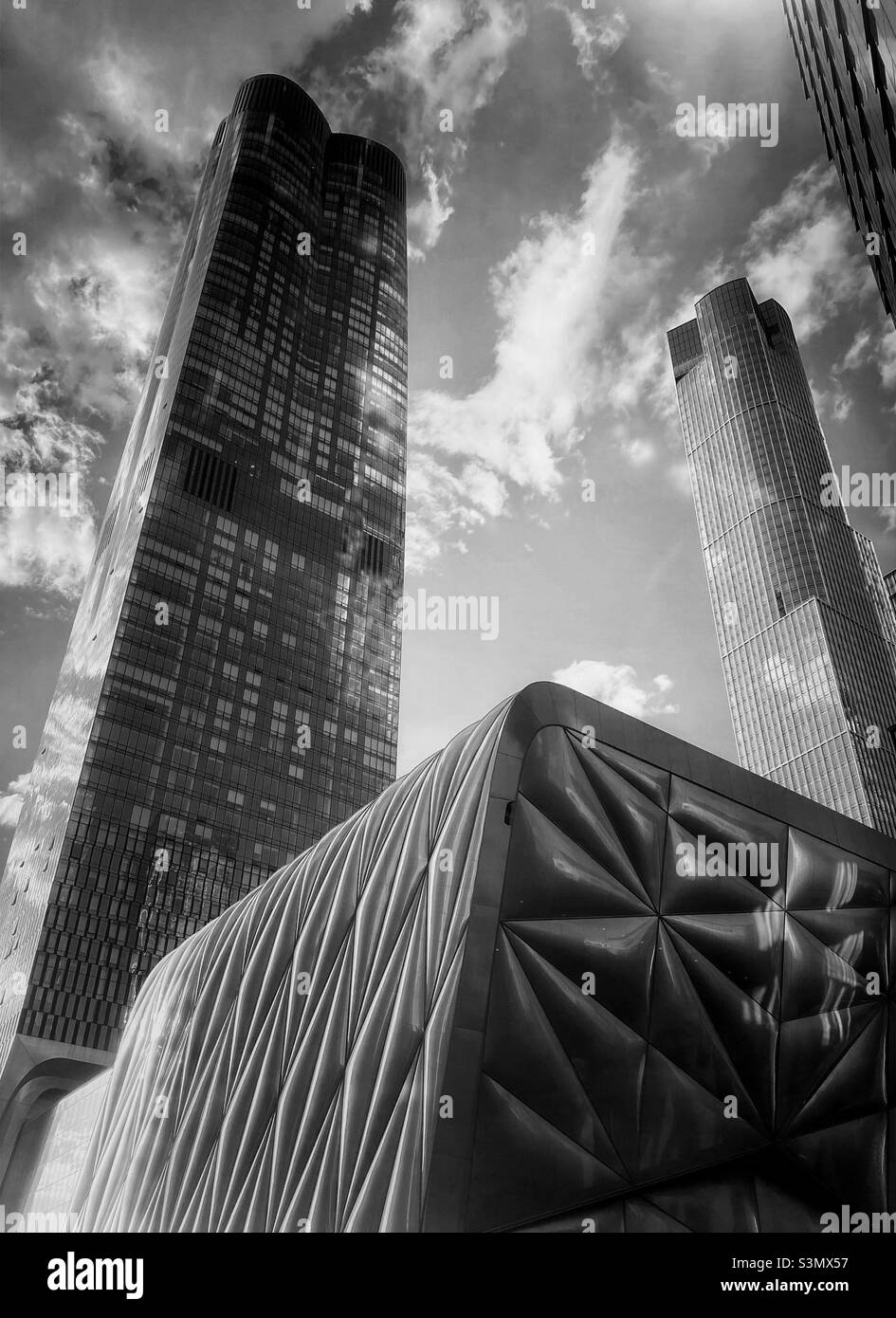 L'edificio High Line è in bianco e nero. - Immagine stock catturata con smartphone