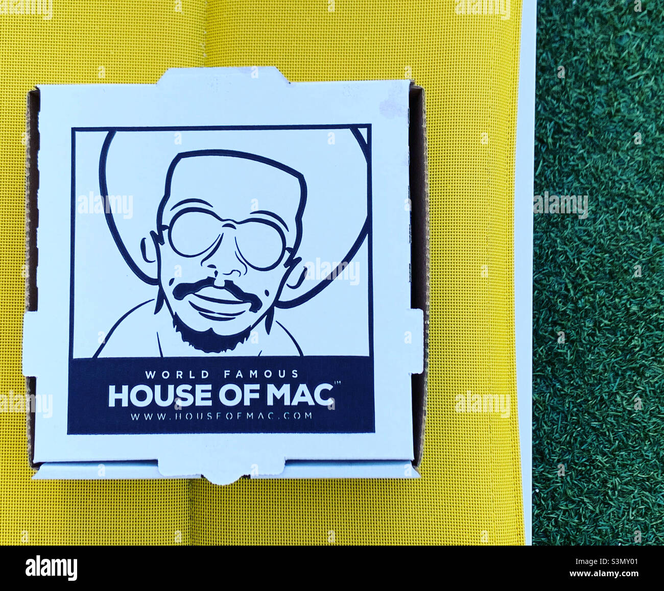 House of Mac to-go box vicino alla piscina, il confidente, Miami Beach, Florida, Stati Uniti Foto Stock