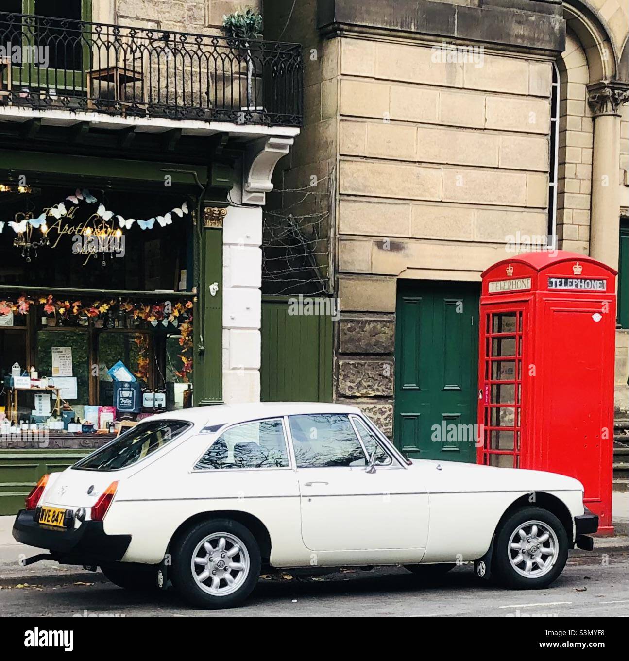 1970s MG BGT - Matlock Bath Derbyshire Regno Unito - Immagine stock catturata con smartphone