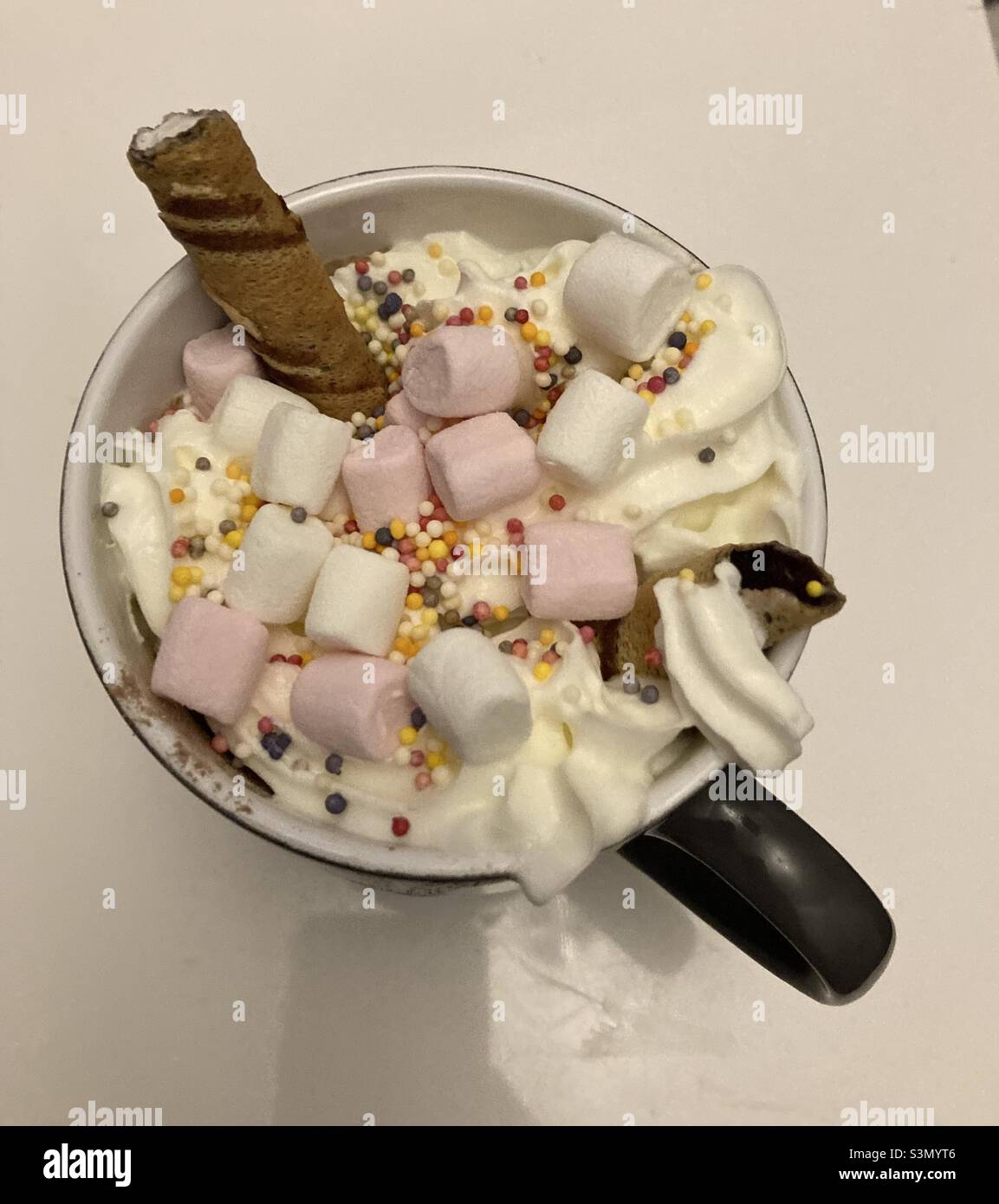 Cioccolata calda con marshmallows Foto Stock