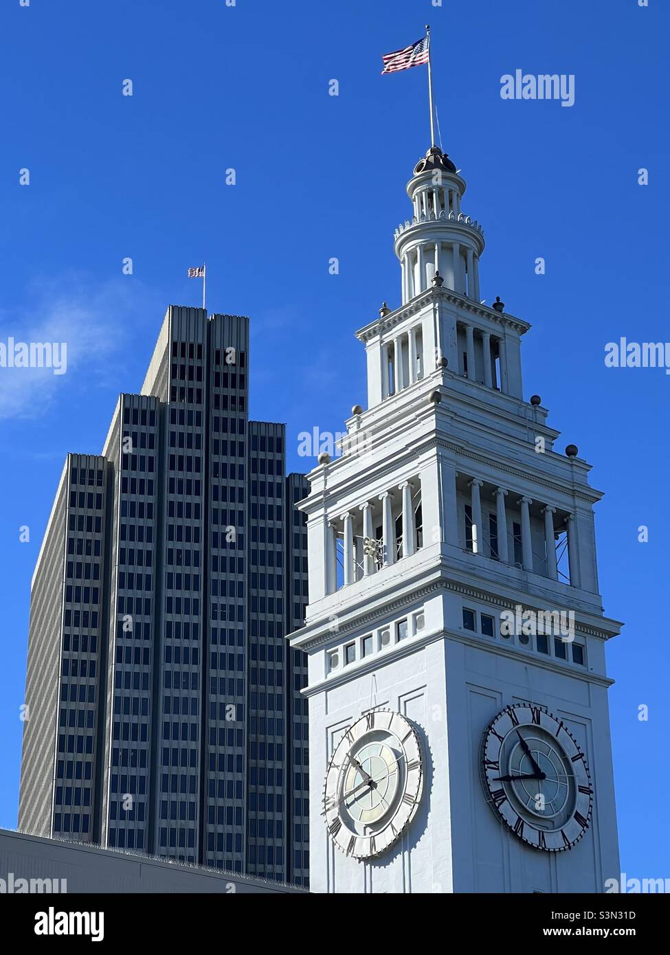 Torre dell'orologio del Ferry Building di San Francisco Foto Stock