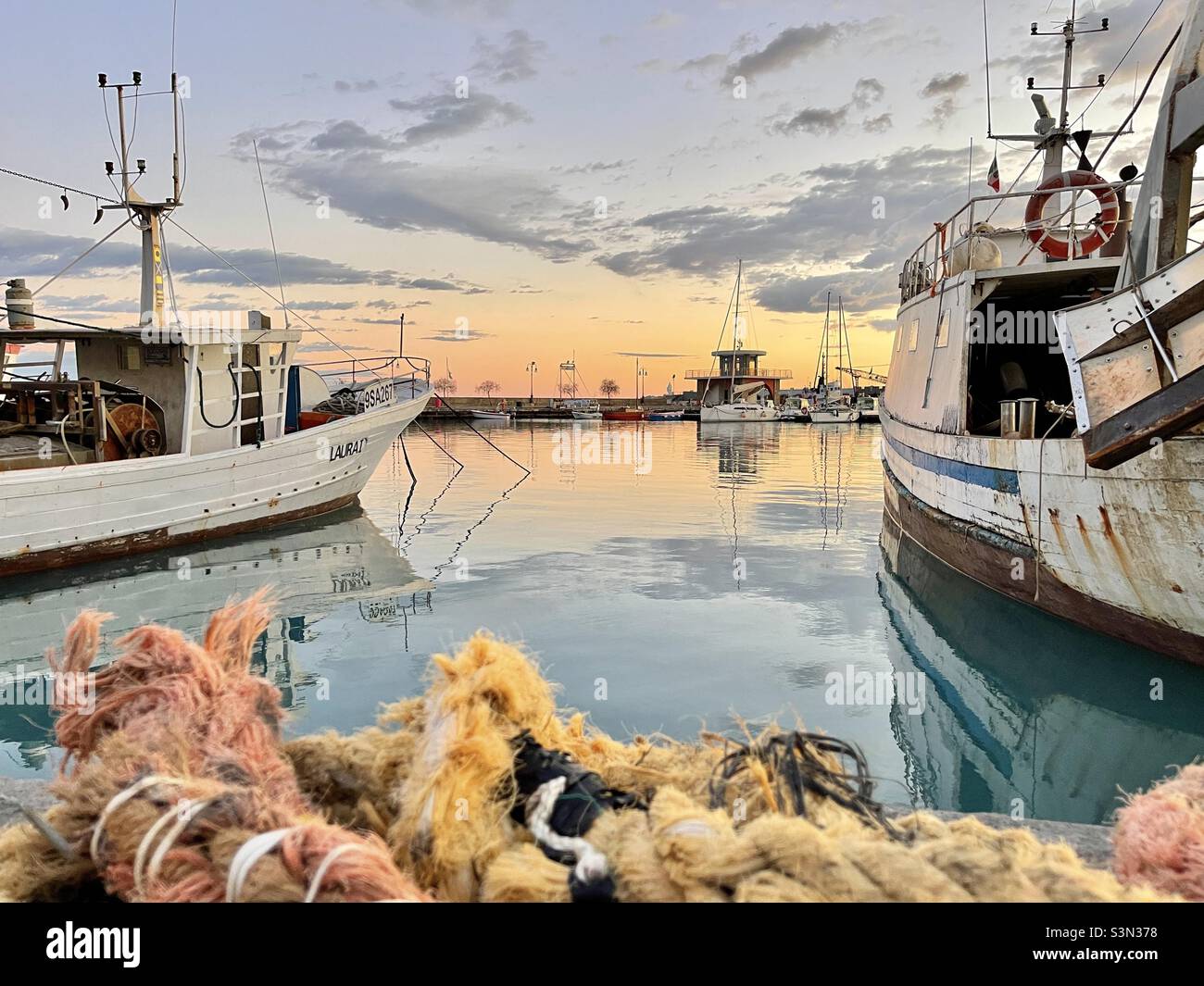 Porto di Acciaroli, barche da pesca, Marina di Acciaroli, Pollica Foto Stock