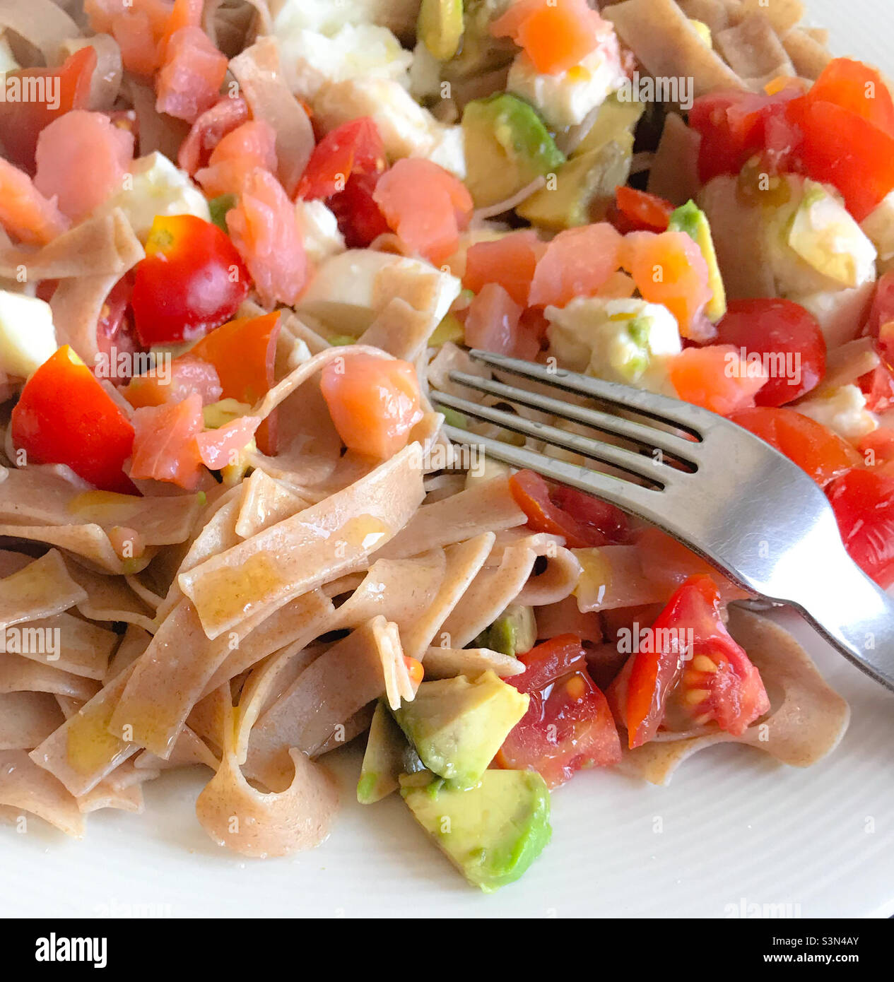 Primo piano di insalata di pasta sana Foto Stock