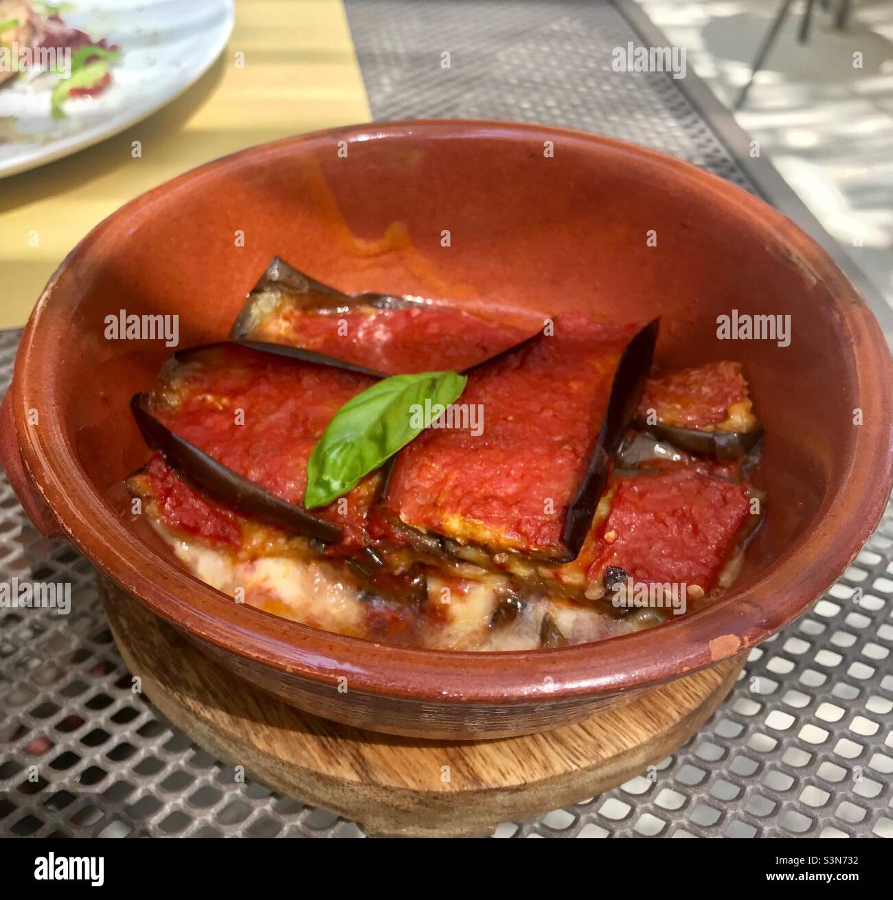 Forse il miglior pranzo che abbia mai mangiato, Eggplant Parmigiano all'agricola Fore porta. Foto Stock