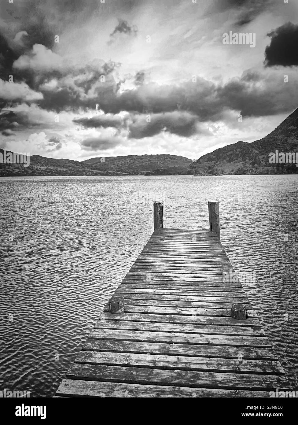 ‘I Laghi’ la splendida Ullswater nel Lake District in bianco e nero Foto Stock