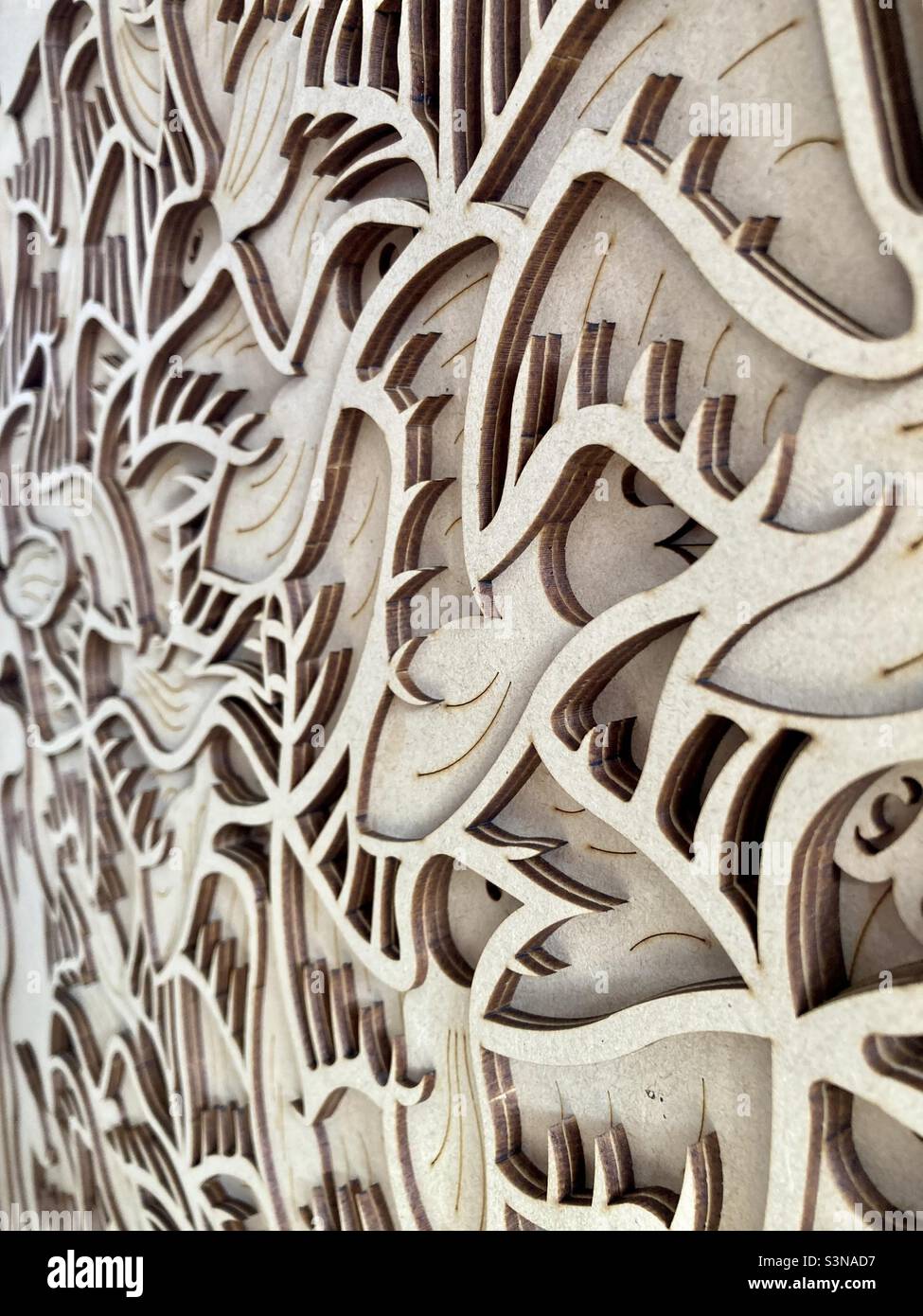 Unico 3D design arte pudddle di uccelli in legno Foto Stock