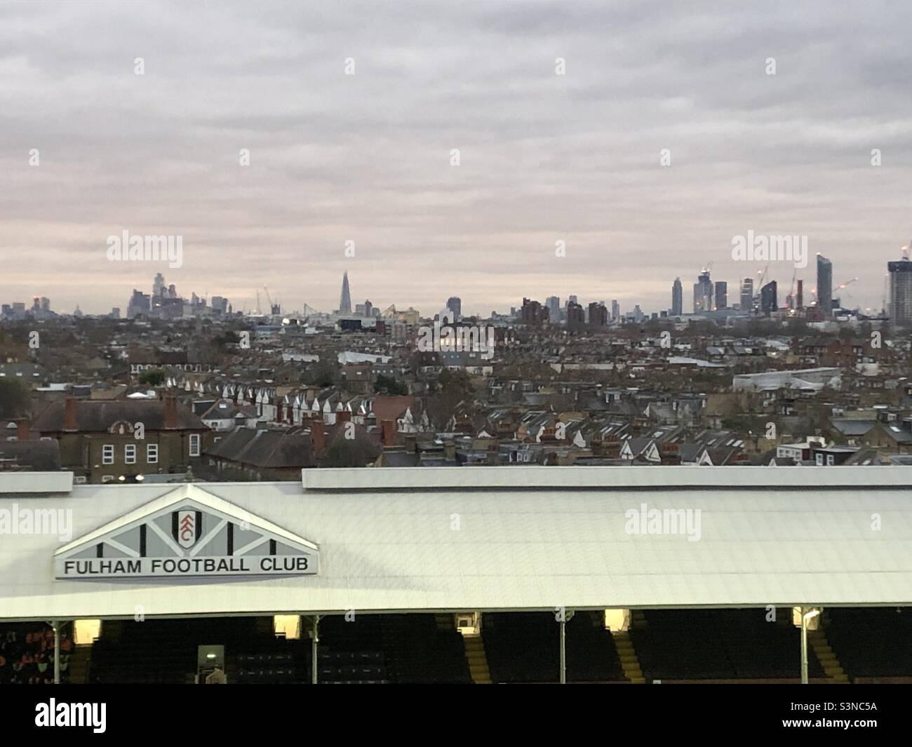 Vista dello skyline di Londra dal Fulham Football Club Foto Stock