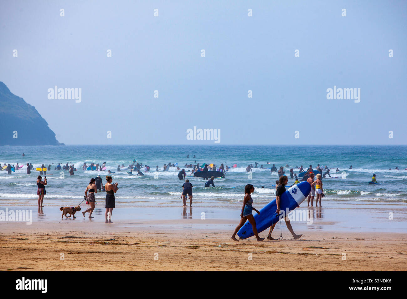 Spiaggia di Perranporth in Cornovaglia in estate Foto Stock