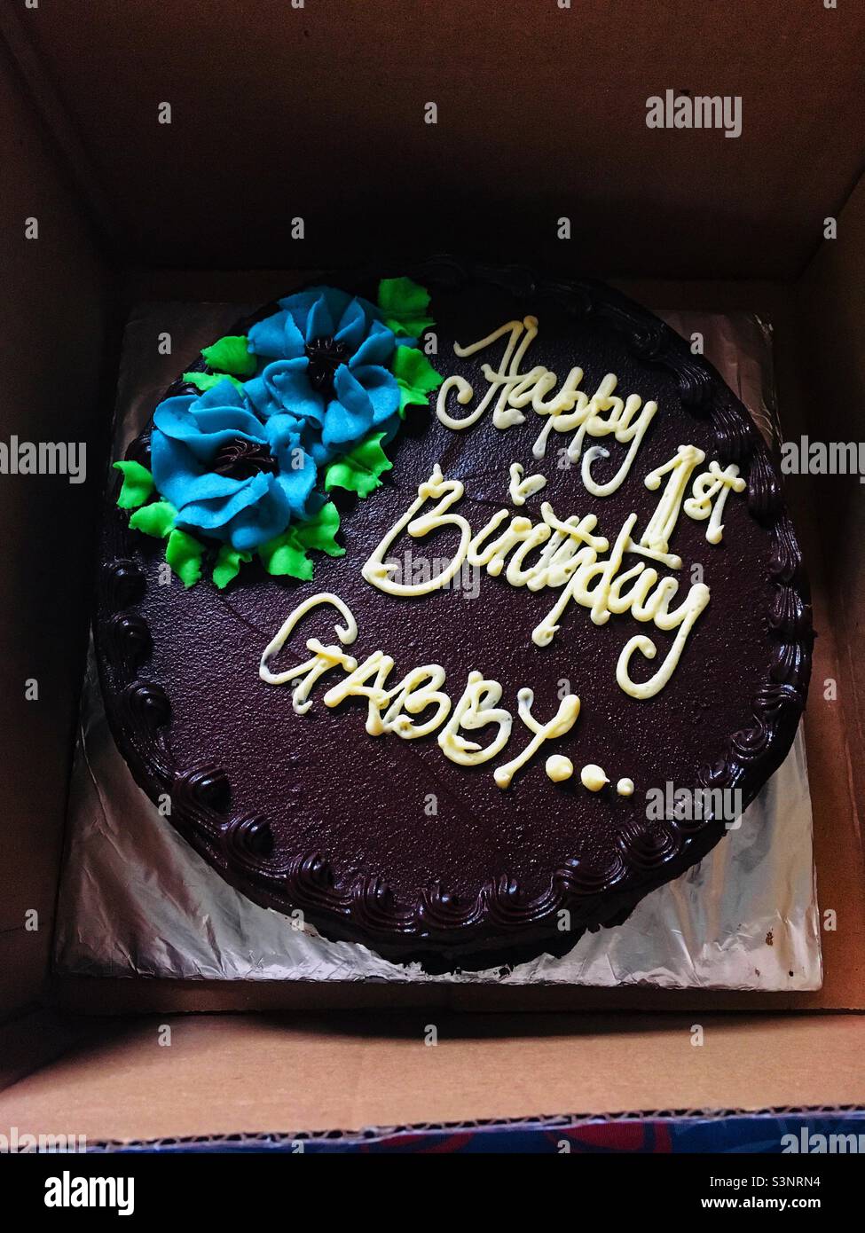 Torta di compleanno per Gabby Foto stock - Alamy