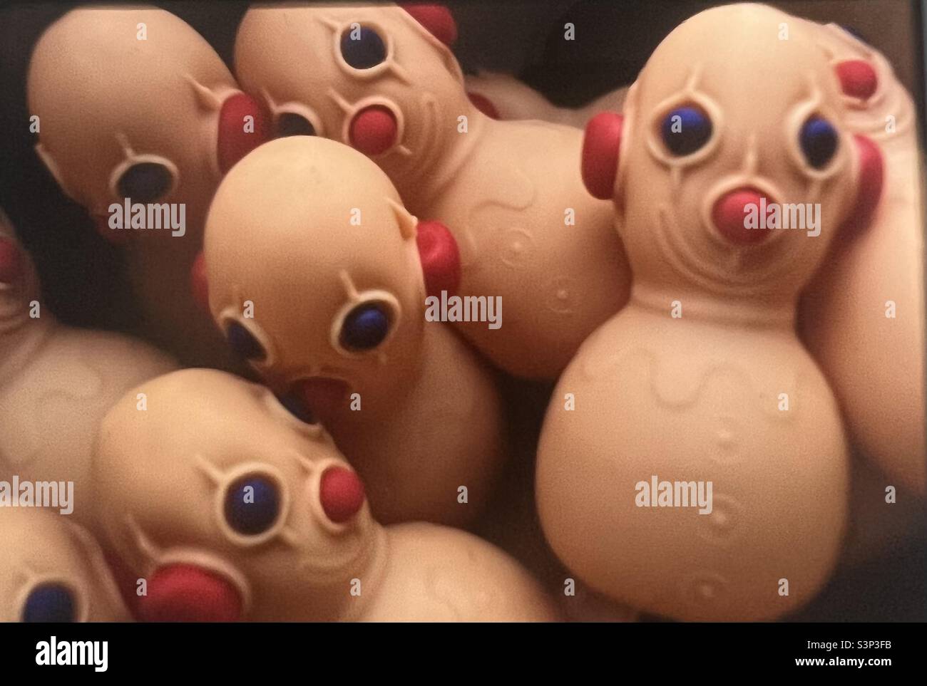 Pop esso bambole che sono strano aspetto e squeezable Foto Stock
