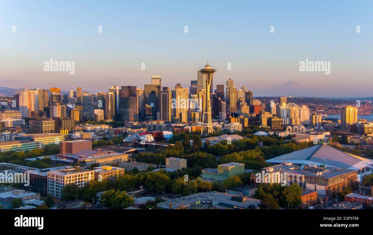 Seattle skyline al tramonto - Immagine stock catturata con smartphone