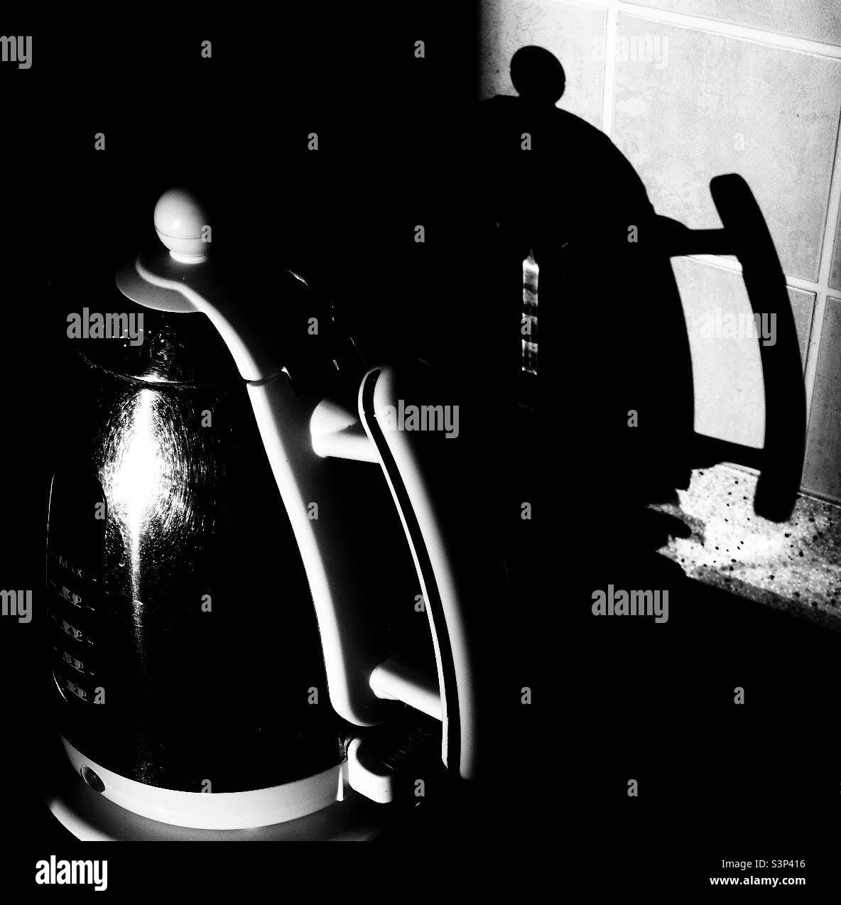 Ombra del bollitore in bianco e nero Foto Stock