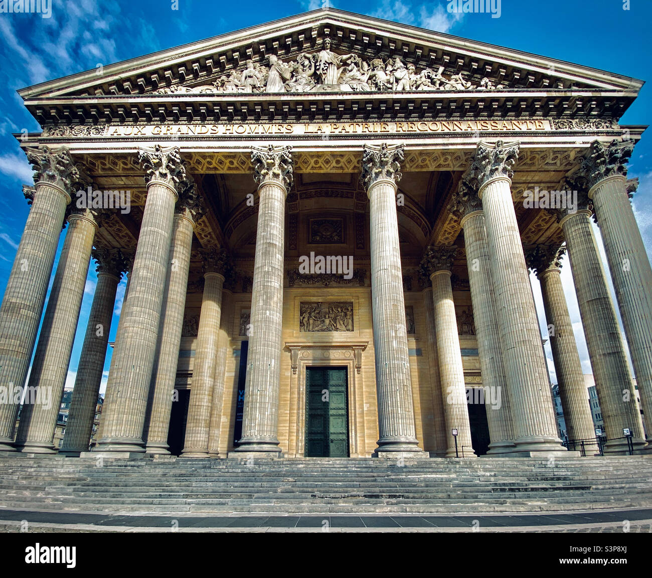 Il portico dello storico Pantheon di Parigi, Francia Foto Stock