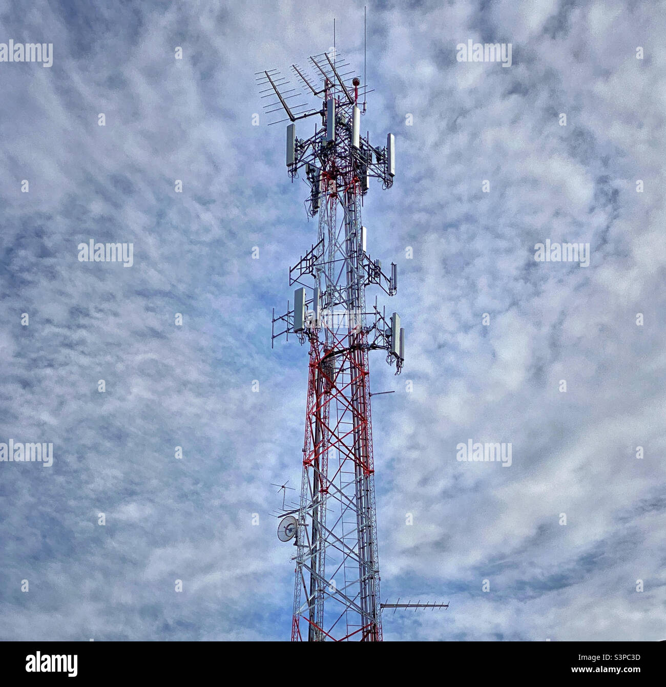Torre di comunicazione del telefono cellulare Foto Stock