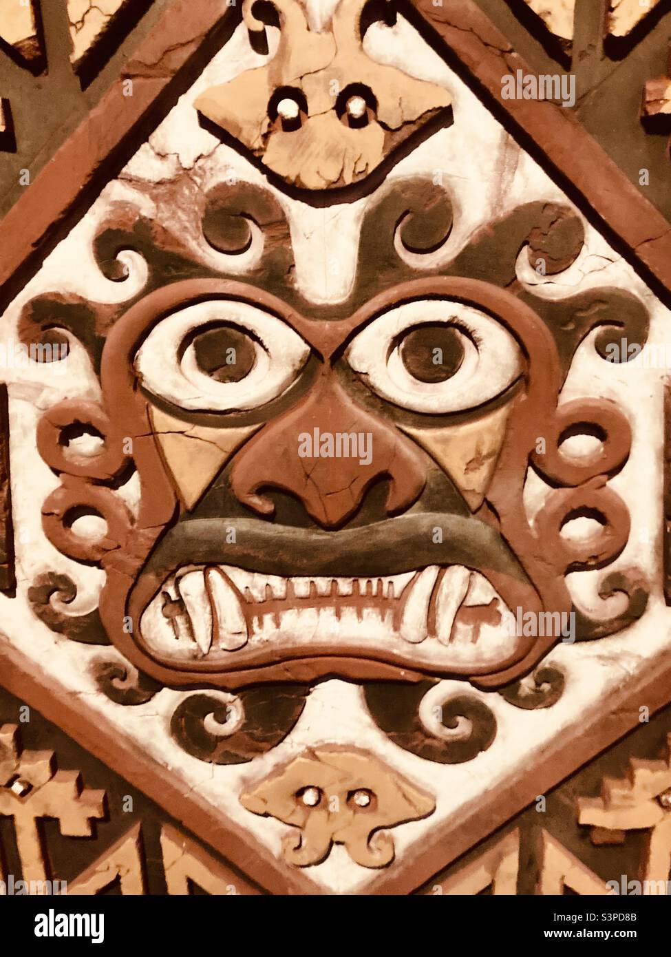 12th secolo Aztec guerriero volto da Machu Picchu collezione - Immagine stock catturata con smartphone