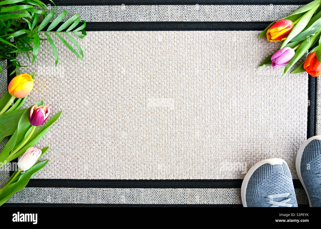 Primavera benvenuto Mat piatto spazio per la copia - Immagine stock catturata con smartphone