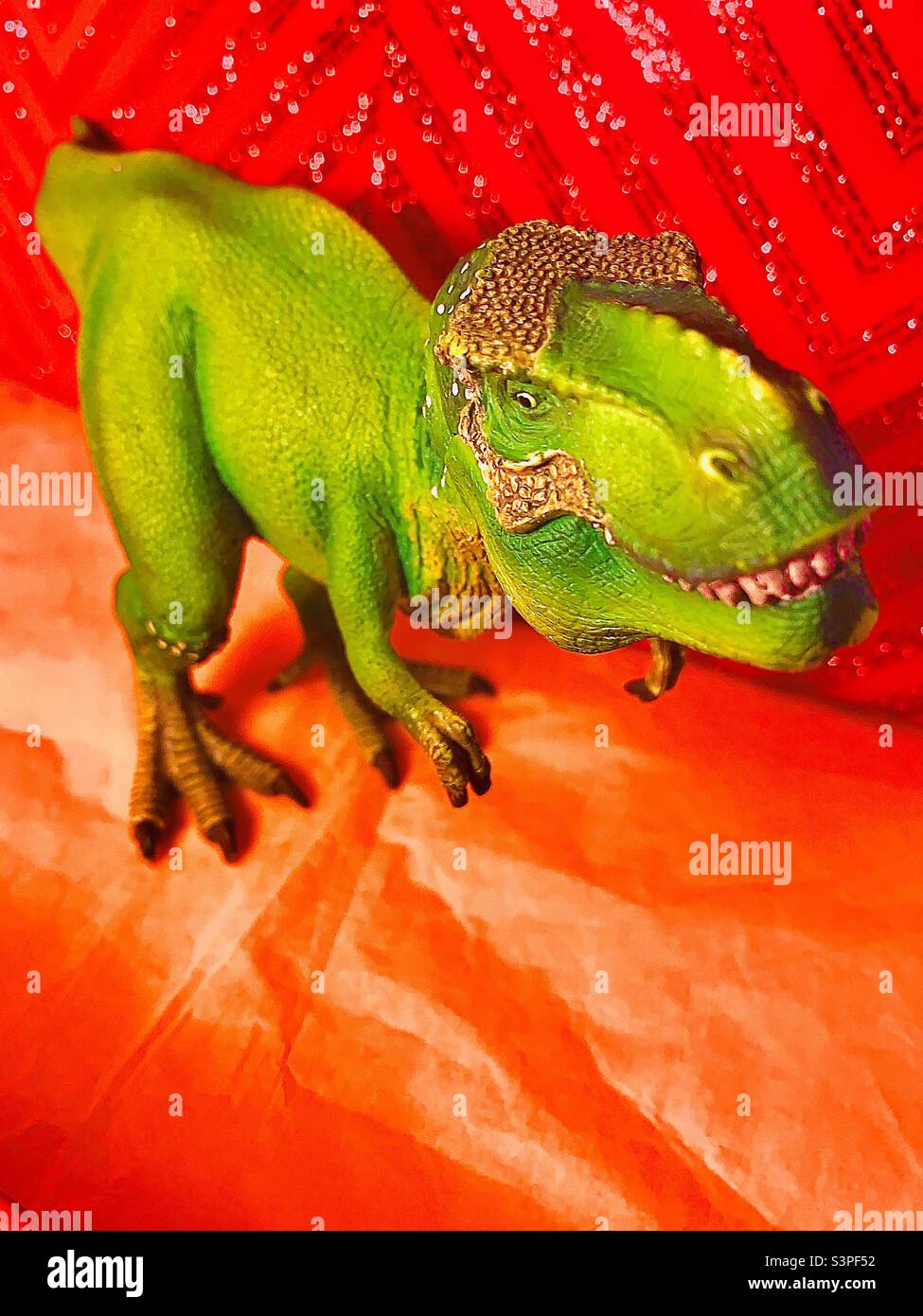 Toy Dinosaur amichevole - Immagine stock catturata con smartphone