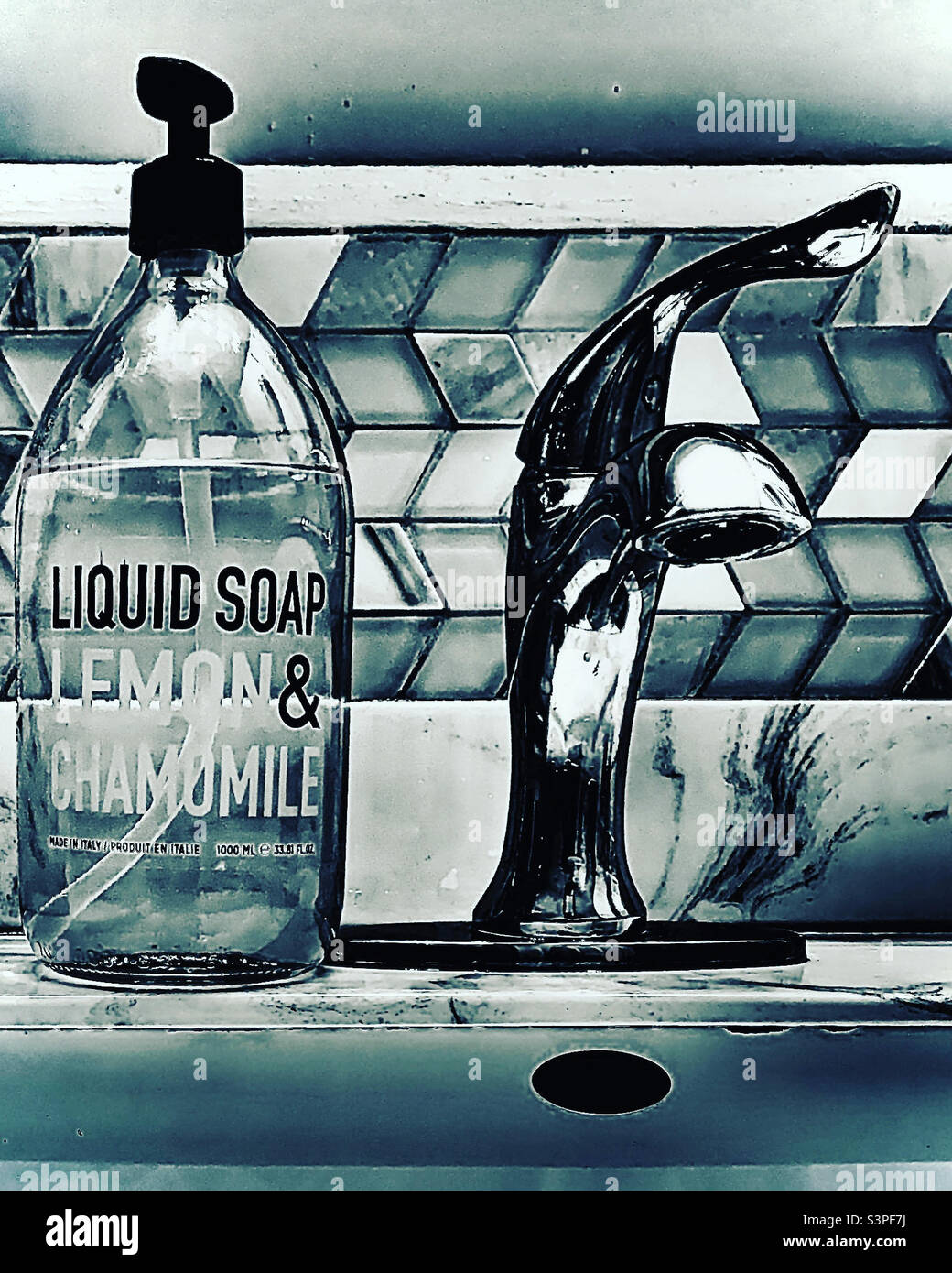 Sapone e acqua - Immagine stock catturata con smartphone