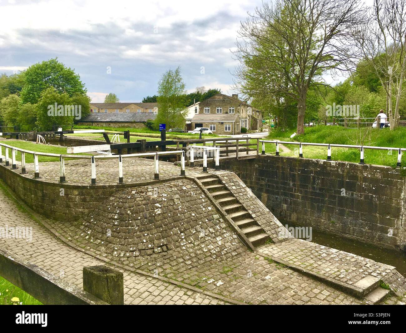 Le serrature del canale a Gargrave Foto Stock