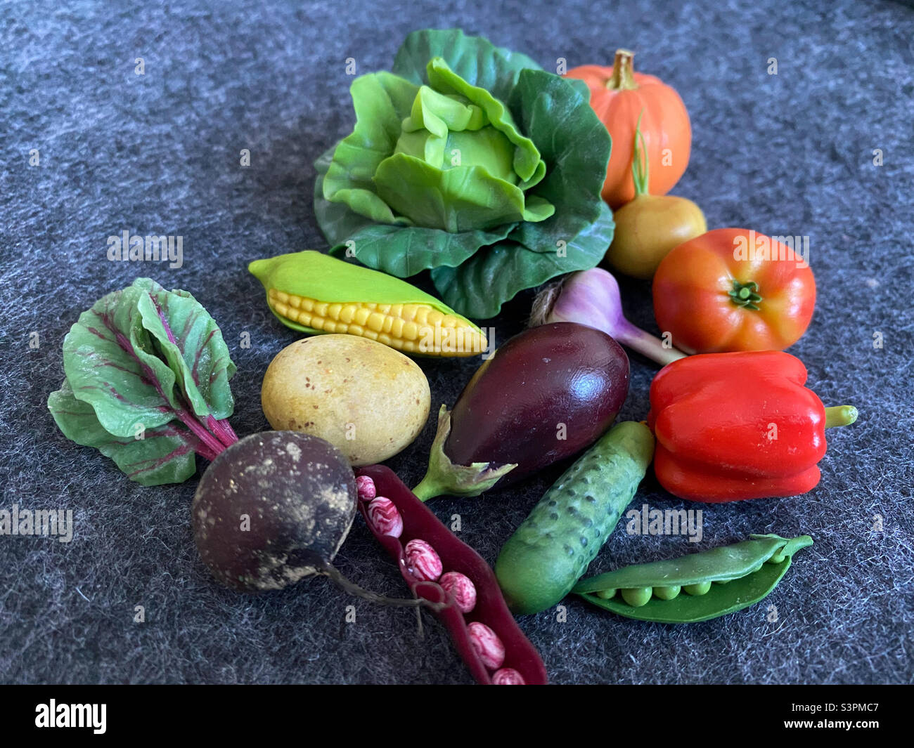 Mini mix di verdure e frutta in primo piano - Immagine stock catturata con smartphone