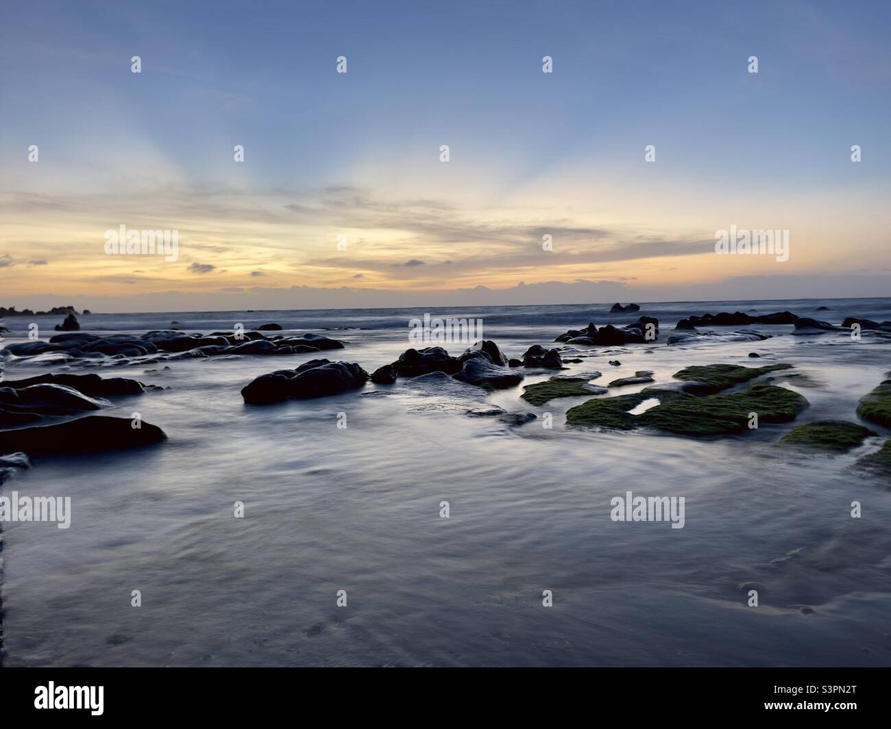 alba sul mare antico Foto Stock