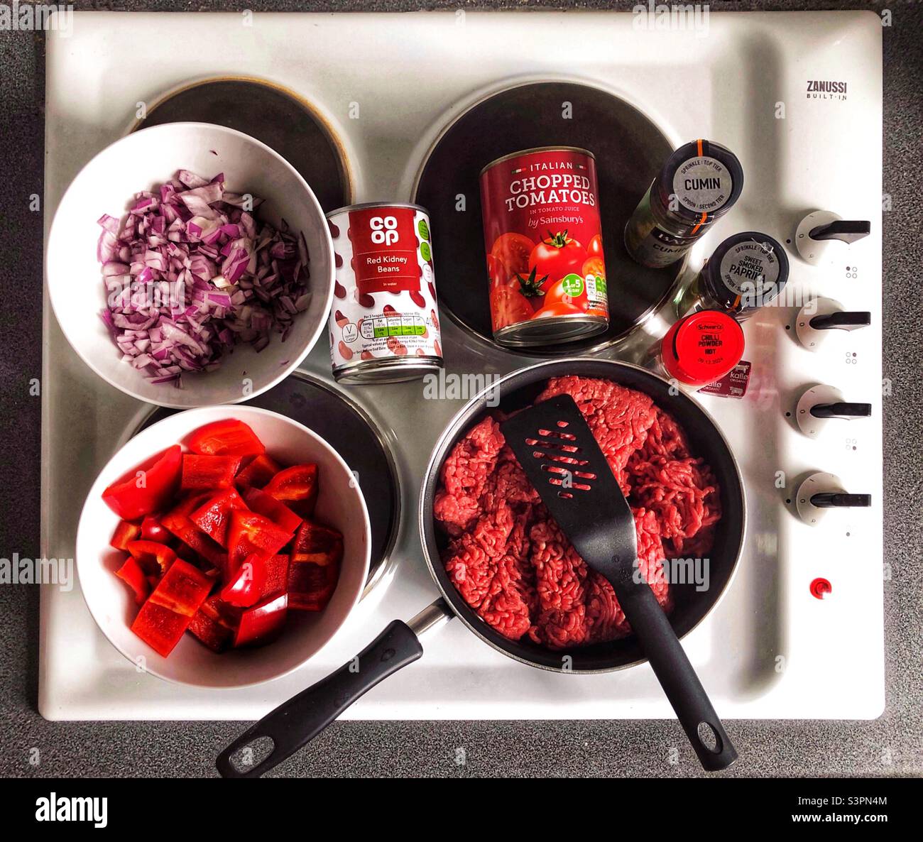 Preparazione del chili con Carne - Immagine stock catturata con smartphone