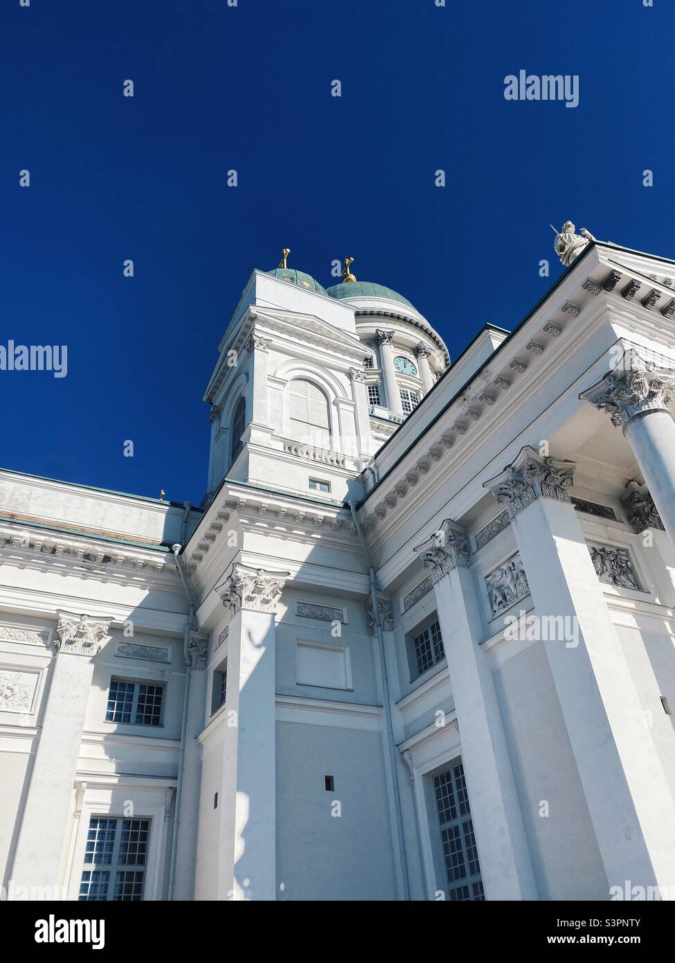 Architettura dettagliata della Cattedrale bianca di Helsinki in Finlandia Foto Stock
