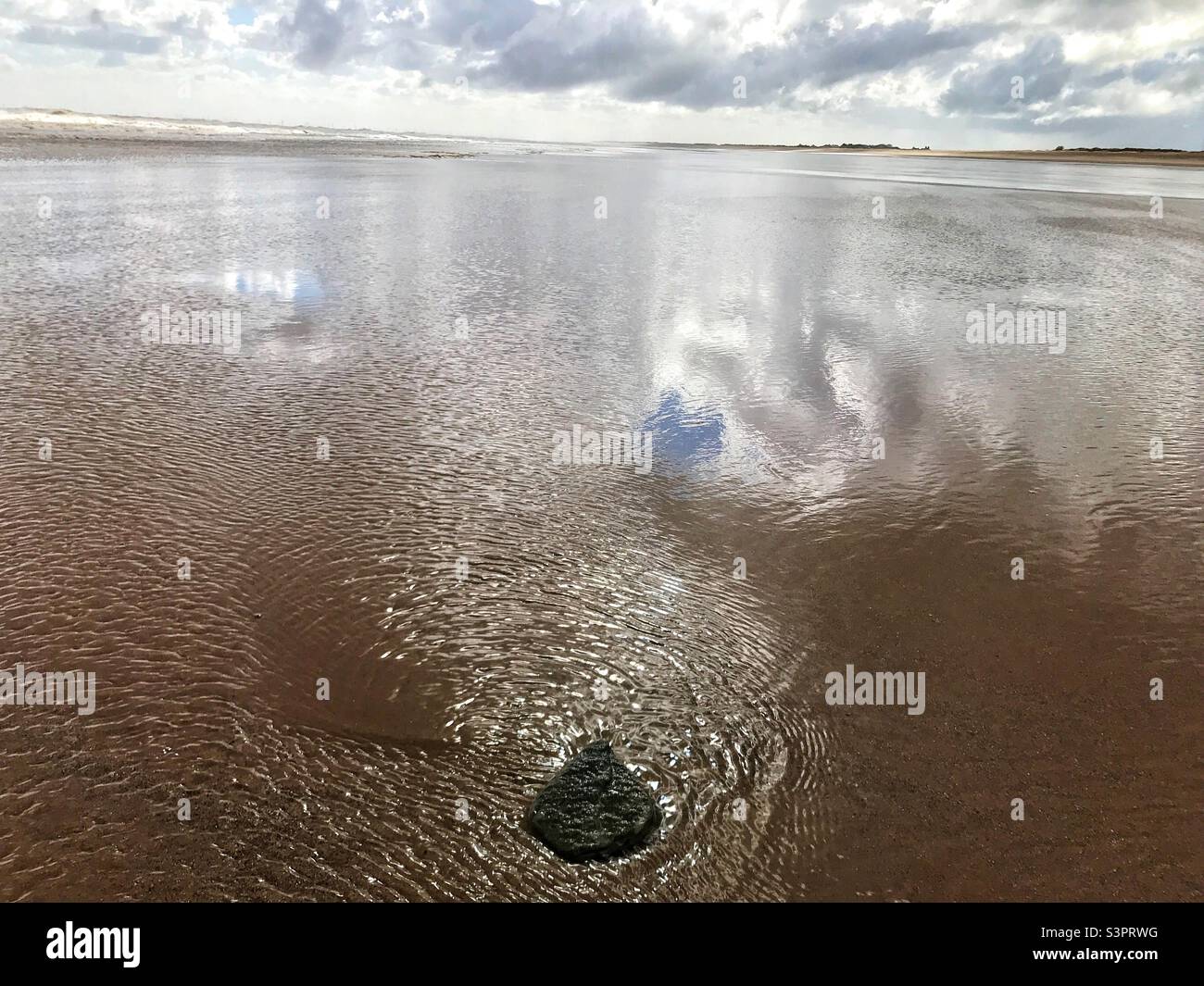 Bassa marea sulla costa del Lincolnshire, Inghilterra. Foto Stock