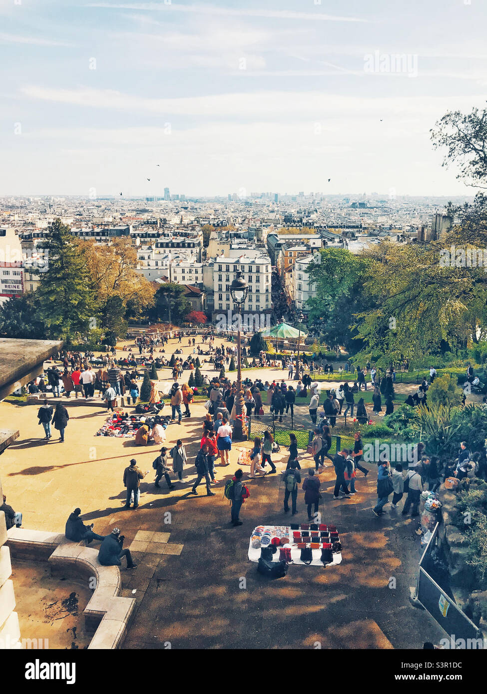 Vista da Montmartre dello skyline parigino e del parco sottostante. Parigi, Francia Foto Stock