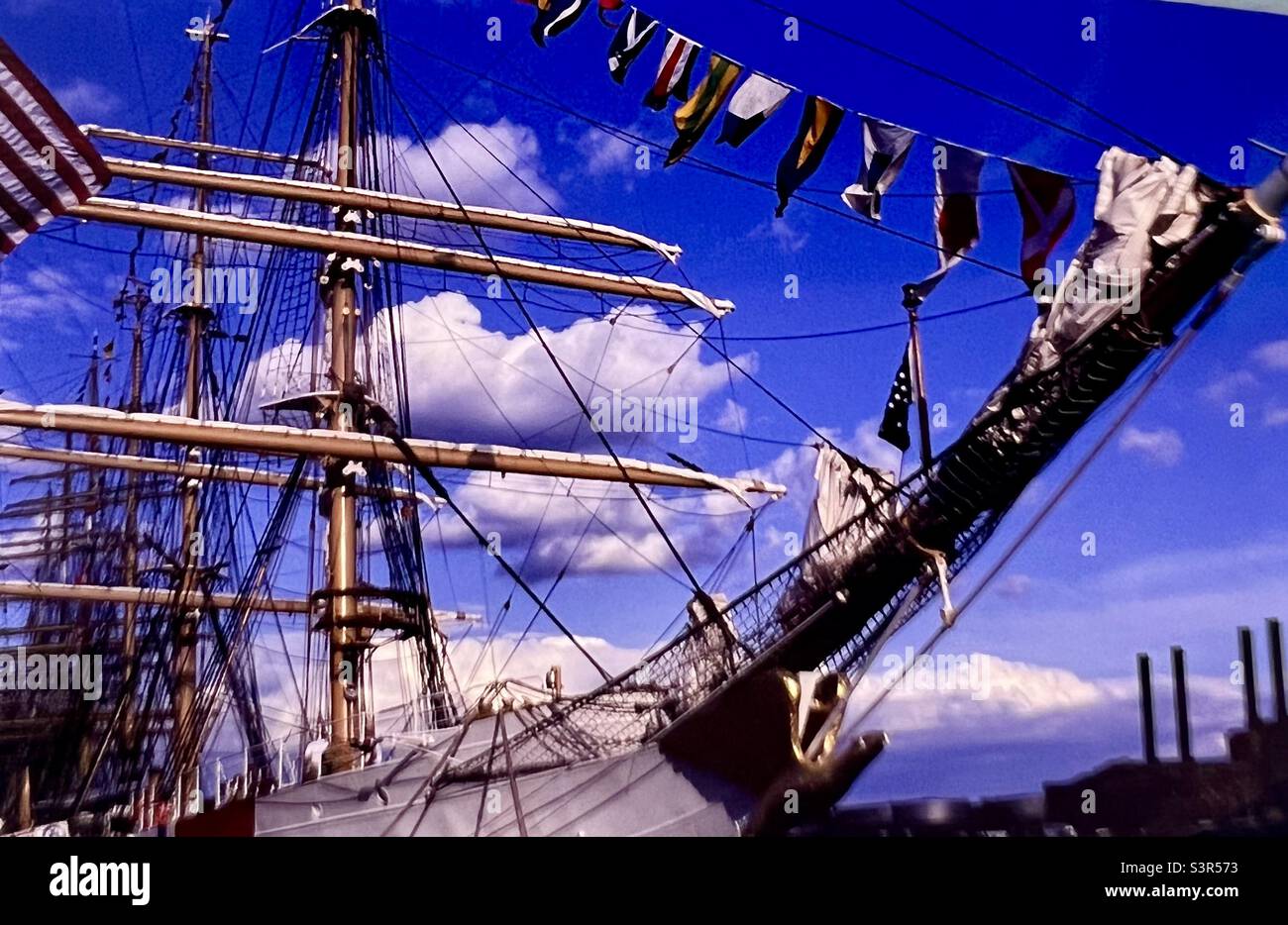 Tall Ships Boston Harbor US Coast Guard storico nave Tall - Immagine stock catturata con smartphone