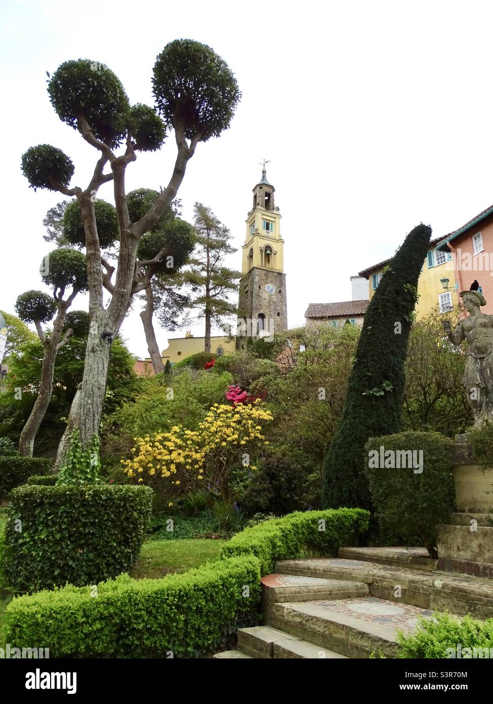 La bella architettura di stile italiano a Portmeirion nel Galles del Nord Foto Stock