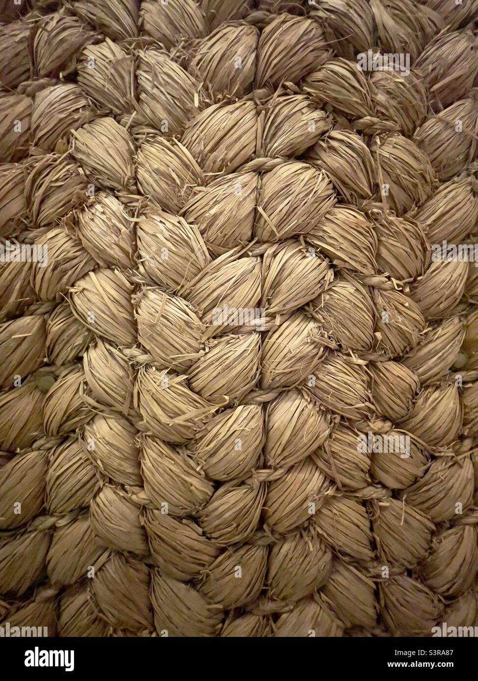 Un dettaglio di un materasso di paglia intrecciato, una mostra nel Museo della vita rurale di Reading Foto Stock