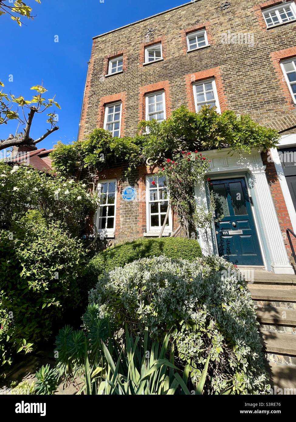 Casa di Olaudah Equiano a Greenwich con targa blu e giardino. Equiano era un uomo straordinario, venduto in schiavitù e abolizionista conosciuto anche come Gustav Vassa per gran parte della sua vita. Foto Stock