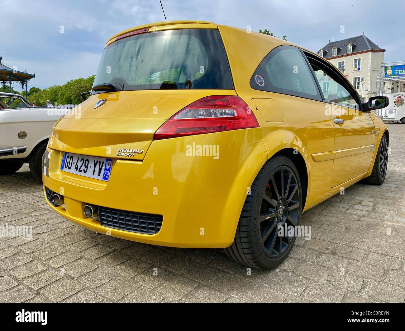 Lo sport di Renault Megan - Immagine stock catturata con smartphone