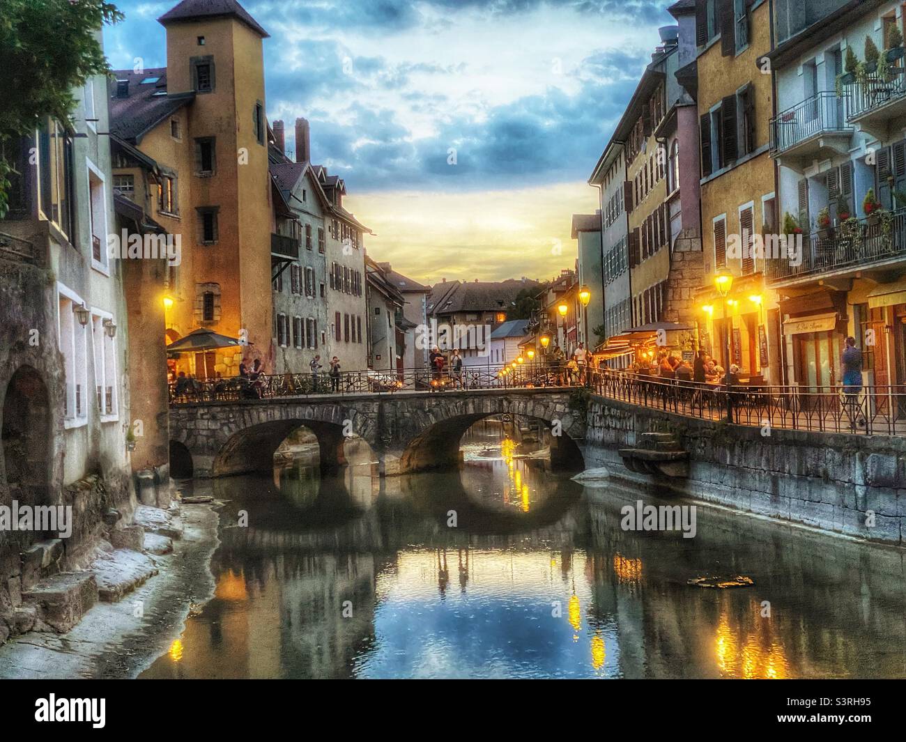 Fiume al lago di Annecy Francia - Immagine stock catturata con smartphone