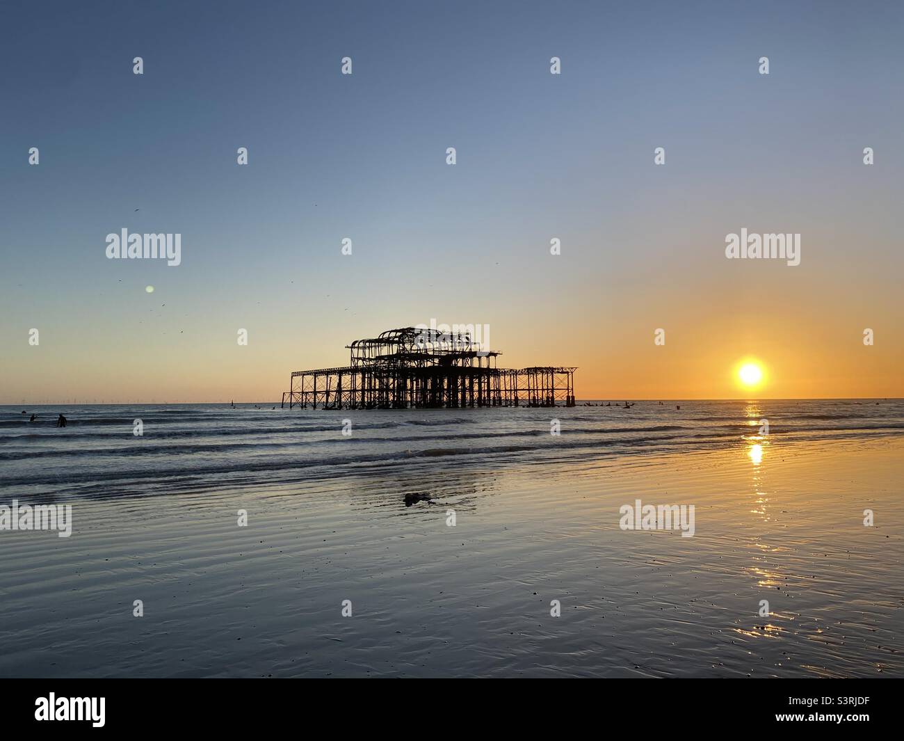 Tramonto al West Pier, Brighton, Regno Unito Foto Stock