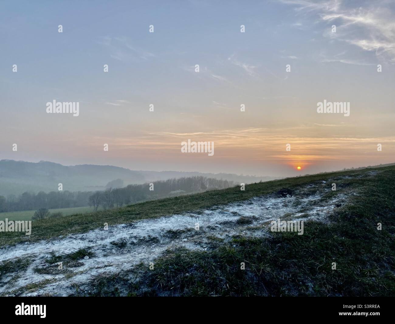 Tramonto sulle dolci colline di gesso nel Kent Foto Stock