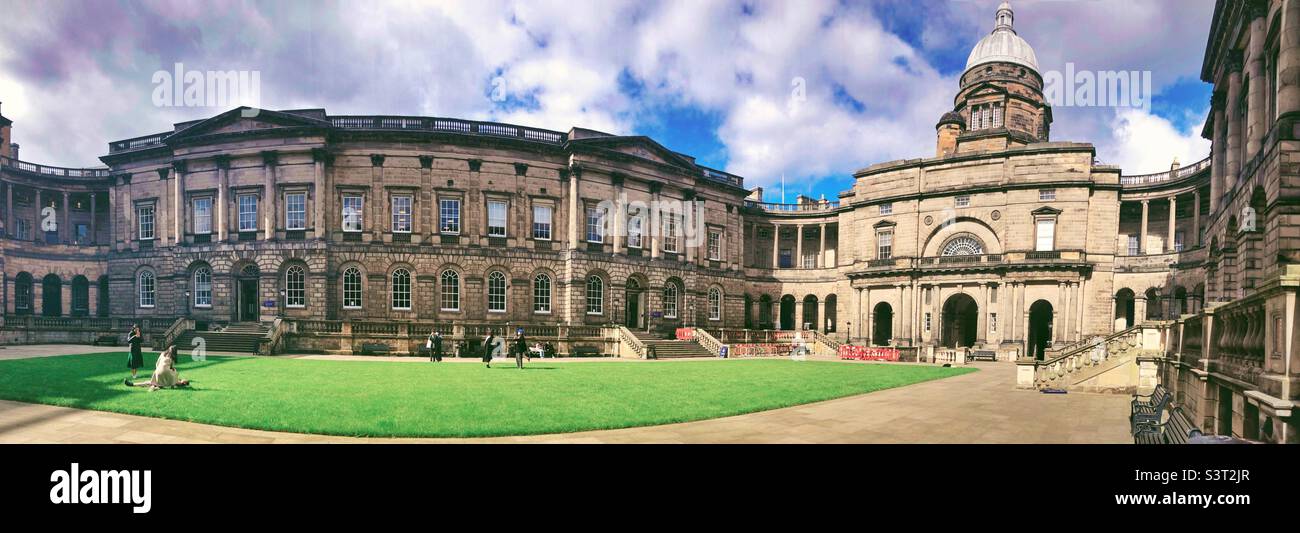 L'Old College è un edificio della fine del 18th secolo dell'Università di Edimburgo, Scozia. Ospita parti dell’amministrazione dell’Università, la Scuola di diritto e la Galleria del riso Talbot. Foto Stock