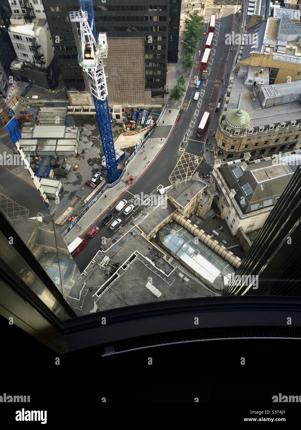 Bishopsgate London veduta dall'edificio della Torre 42 nella City di Londra al sito di costruzione originale del Pinnacle nell'agosto 2014, in seguito divenne la Bishopsgate 22 Foto Stock