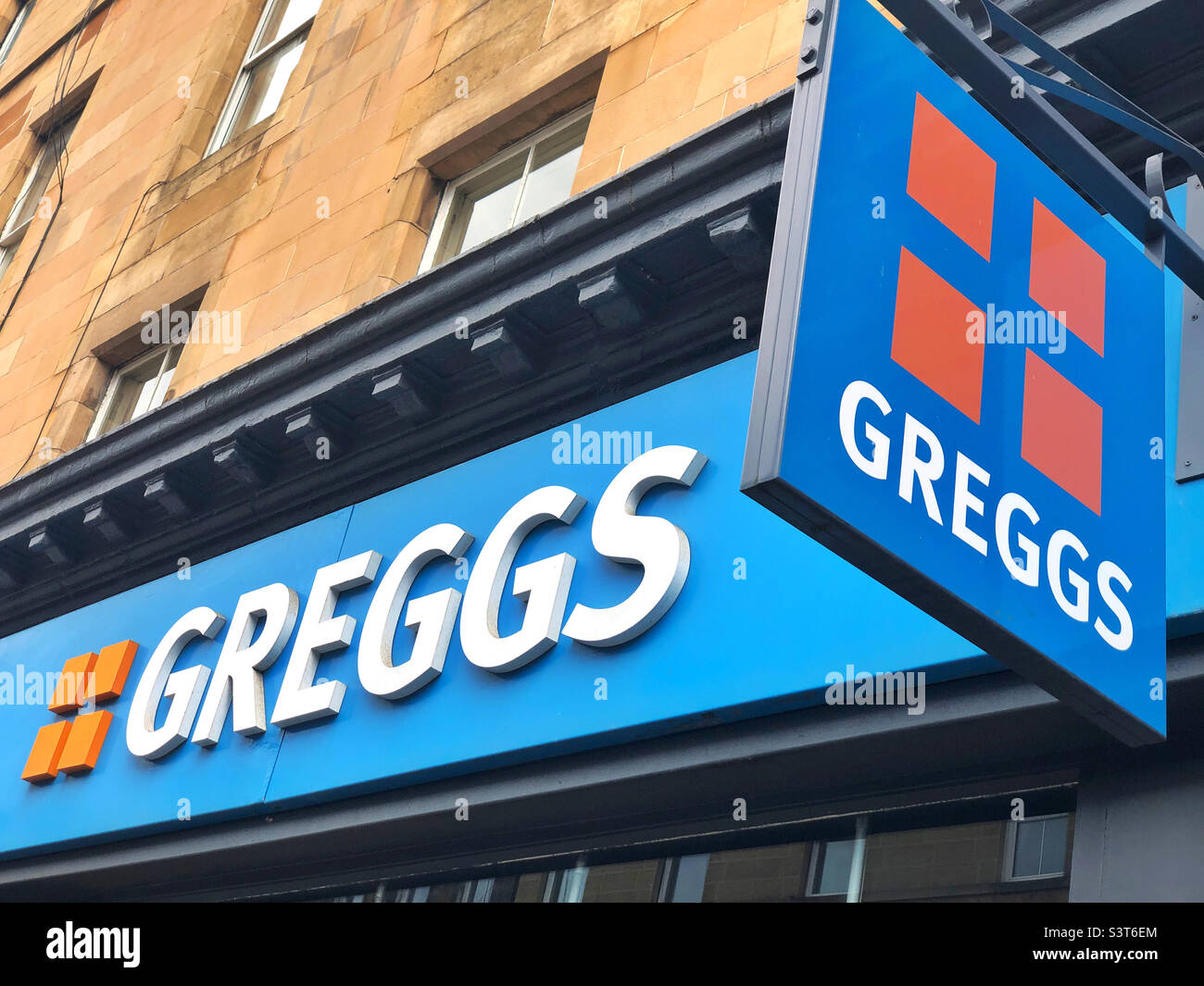 Cartello del negozio di panetteria Greggs. Foto Stock