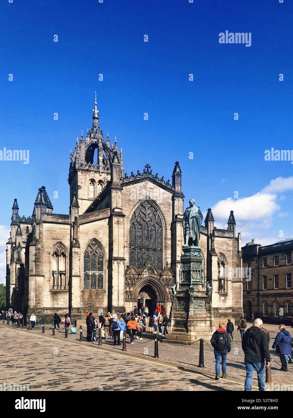 La Cattedrale di St Giles, o High Kirk di Edimburgo, è una chiesa parrocchiale della Chiesa di Scozia nel centro storico di Edimburgo, sul Royal Mile. Foto Stock