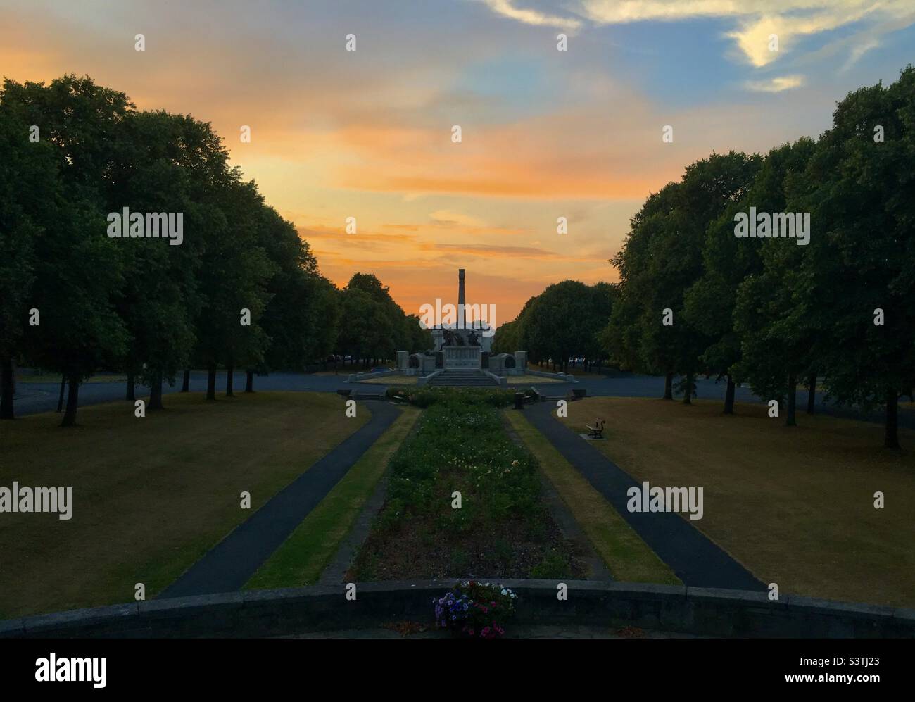 Port Sunlight War Memorial al tramonto, Borough metropolitano di Wirral, Merseyside. Foto Stock